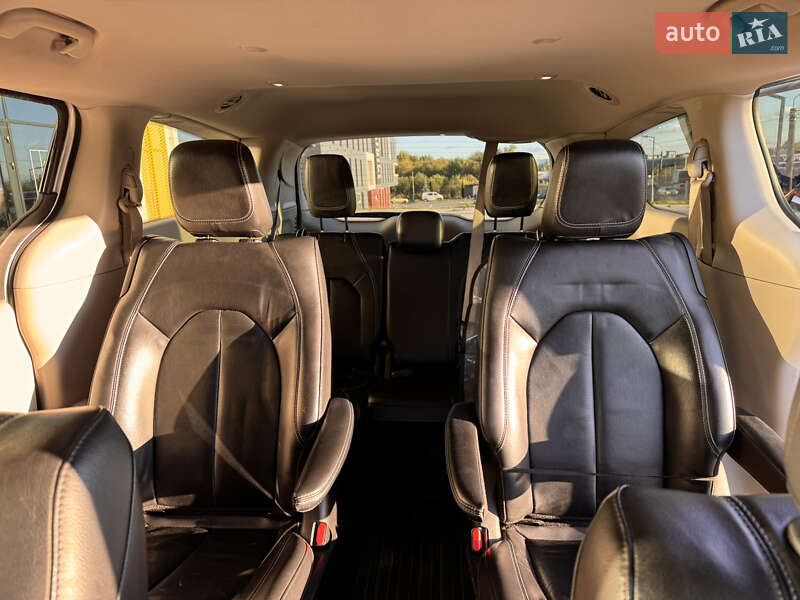 Мінівен Chrysler Pacifica 2022 в Львові