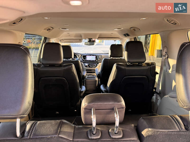 Мінівен Chrysler Pacifica 2022 в Львові