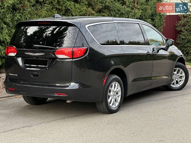Минивэн Chrysler Pacifica 2016 в Киеве
