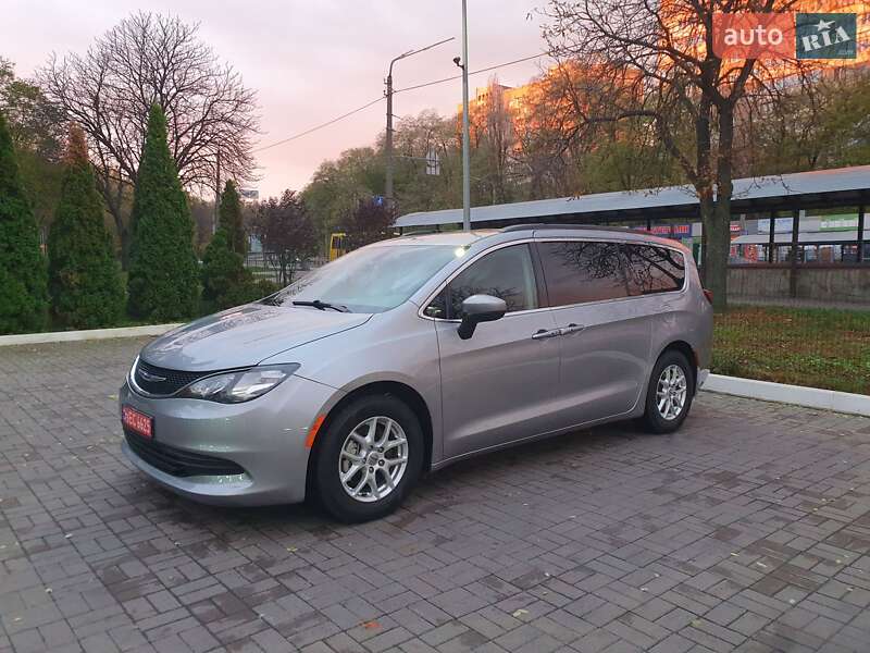 Мінівен Chrysler Pacifica 2020 в Києві