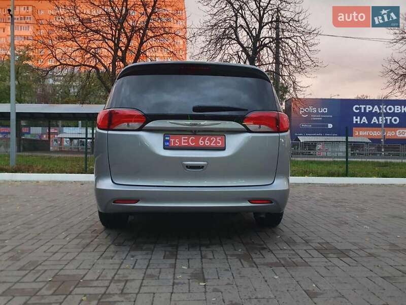 Мінівен Chrysler Pacifica 2020 в Києві