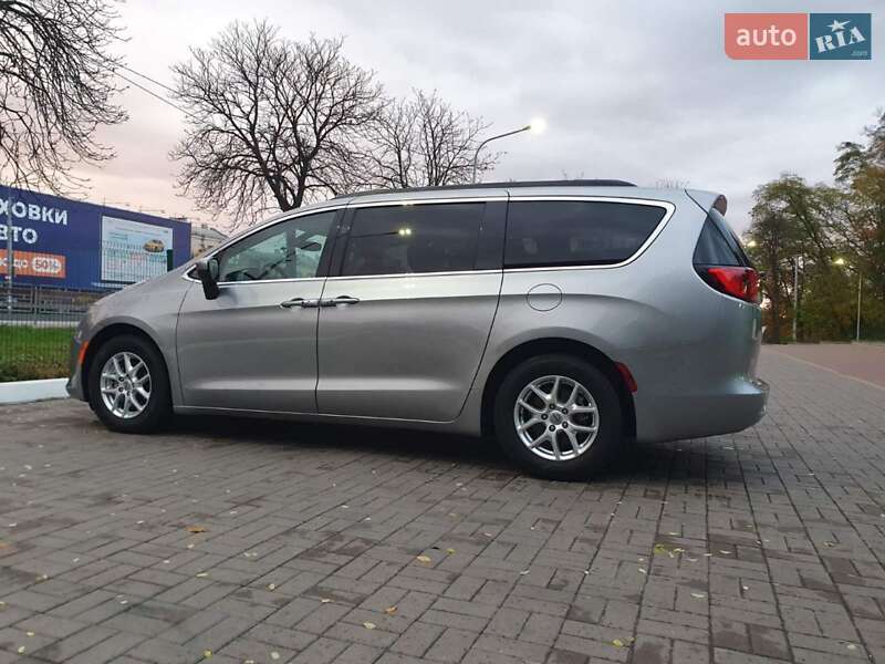 Мінівен Chrysler Pacifica 2020 в Києві