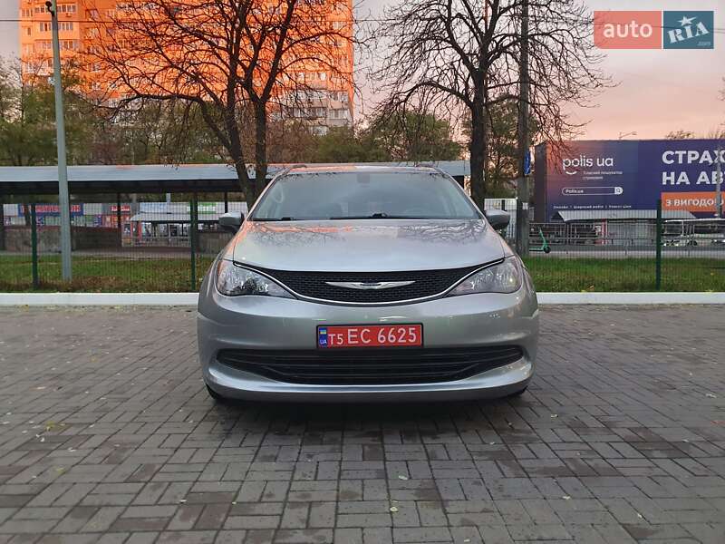 Мінівен Chrysler Pacifica 2020 в Києві