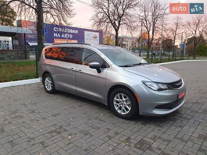 Мінівен Chrysler Pacifica 2020 в Києві