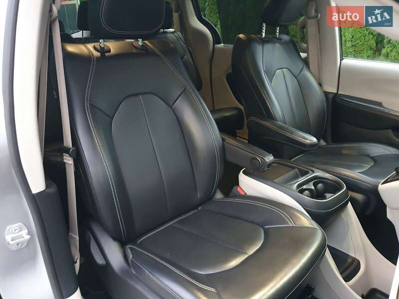 Мінівен Chrysler Pacifica 2020 в Києві
