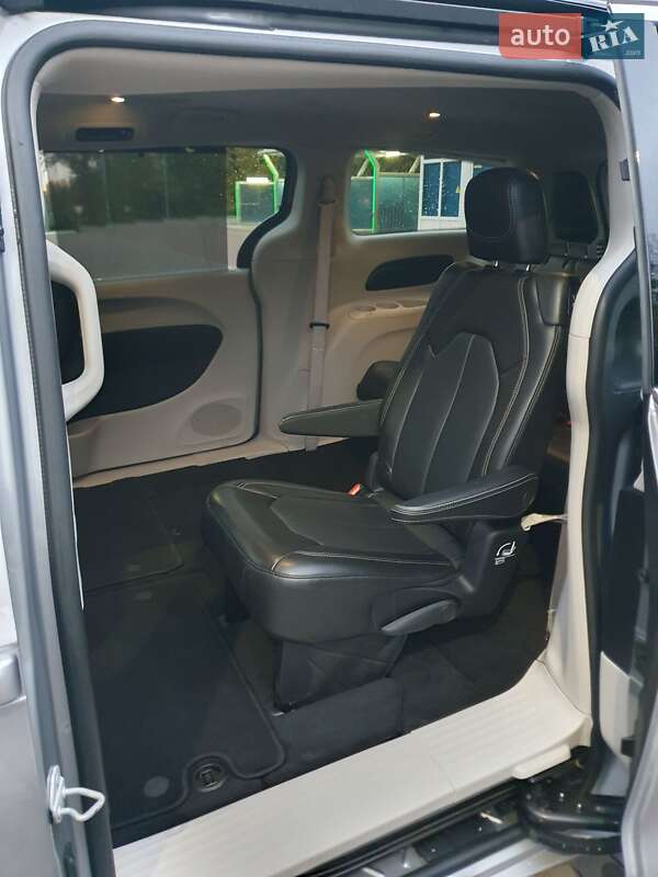 Мінівен Chrysler Pacifica 2020 в Києві