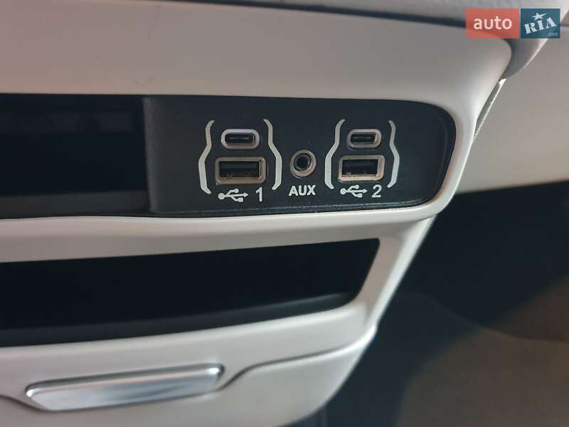 Мінівен Chrysler Pacifica 2020 в Києві