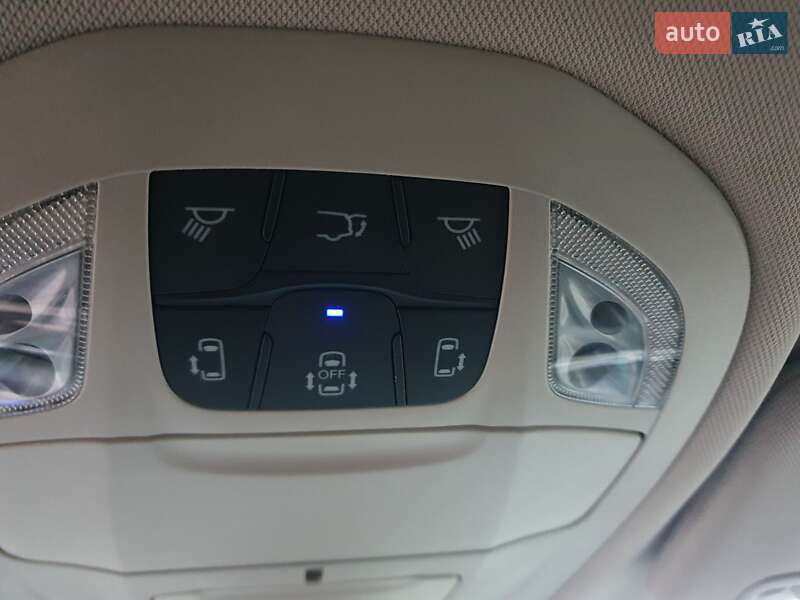 Мінівен Chrysler Pacifica 2020 в Києві