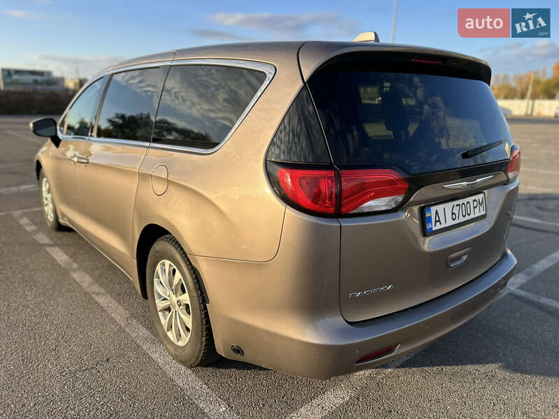 Минивэн Chrysler Pacifica 2017 в Киеве фото 4 Минивэн Chrysler Pacifica 2017 в Киеве