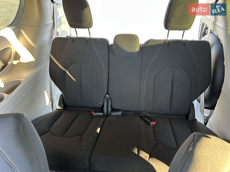 Минивэн Chrysler Pacifica 2017 в Киеве фото 11 Минивэн Chrysler Pacifica 2017 в Киеве