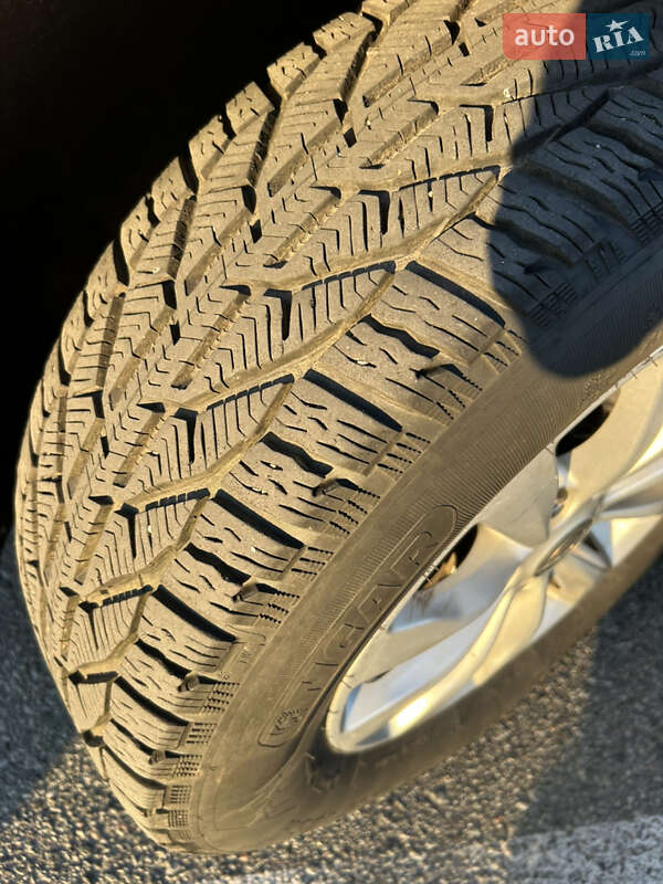 Минивэн Chrysler Pacifica 2017 в Киеве фото 30 Минивэн Chrysler Pacifica 2017 в Киеве