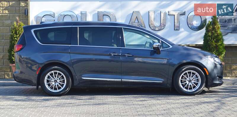 Мінівен Chrysler Pacifica 2019 в Одесі