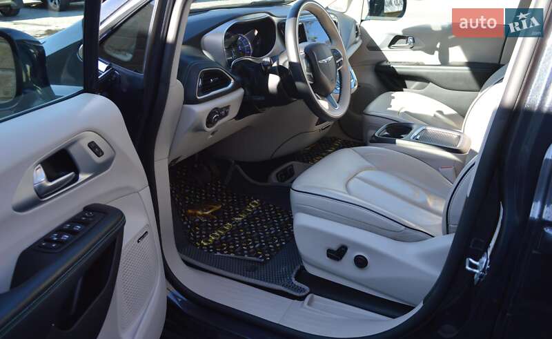 Мінівен Chrysler Pacifica 2019 в Одесі
