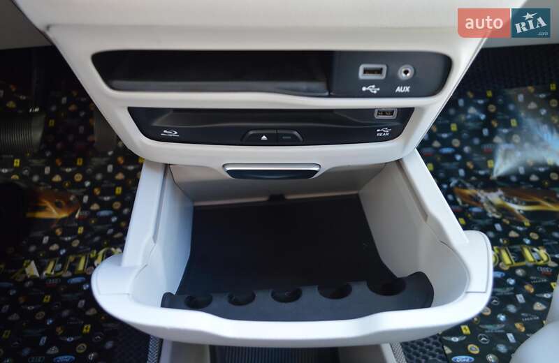 Мінівен Chrysler Pacifica 2019 в Одесі