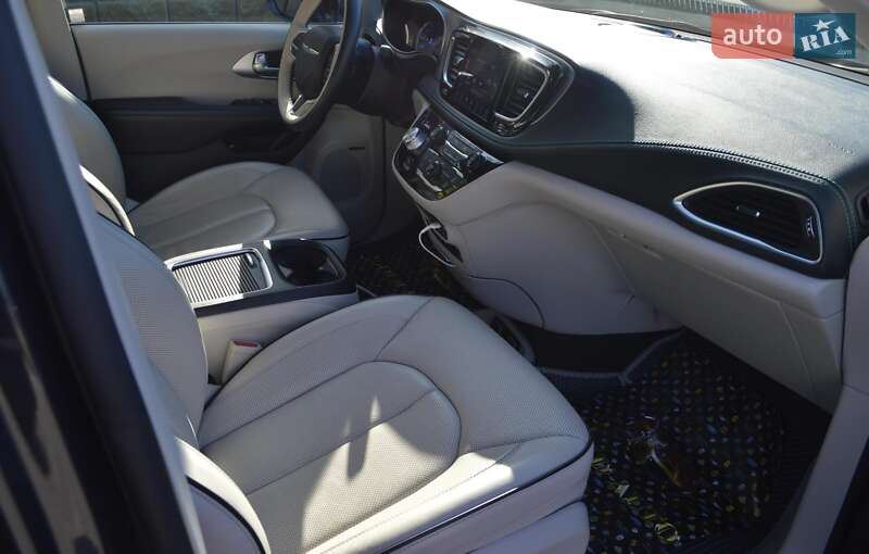 Мінівен Chrysler Pacifica 2019 в Одесі