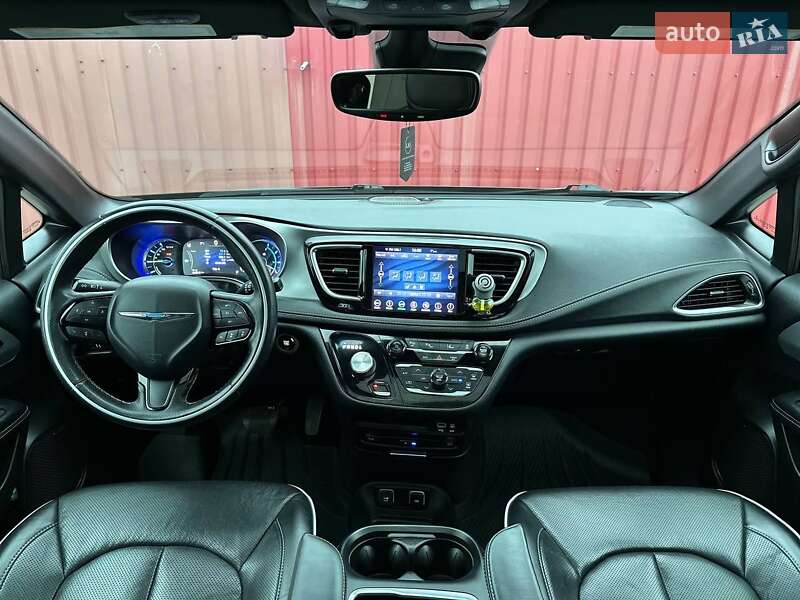 Минивэн Chrysler Pacifica 2019 в Киеве фото 17 Минивэн Chrysler Pacifica 2019 в Киеве