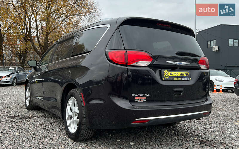 Минивэн Chrysler Pacifica 2017 в Львове