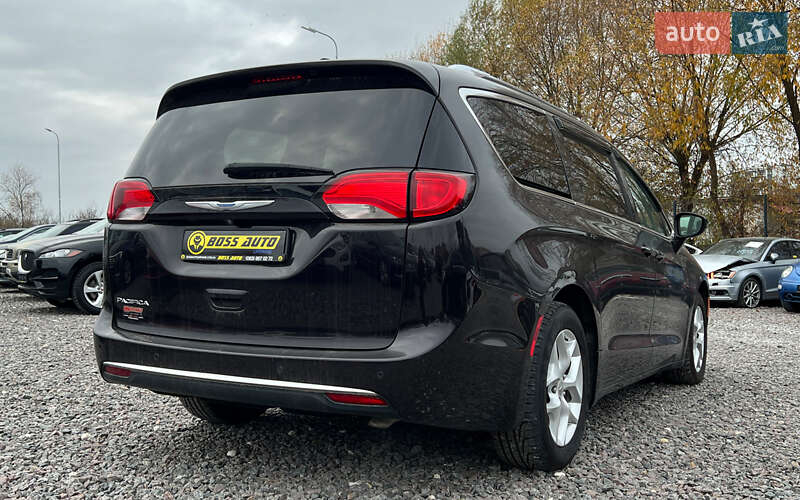 Минивэн Chrysler Pacifica 2017 в Львове