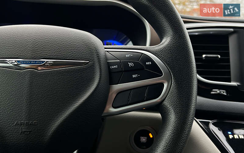 Минивэн Chrysler Pacifica 2017 в Львове