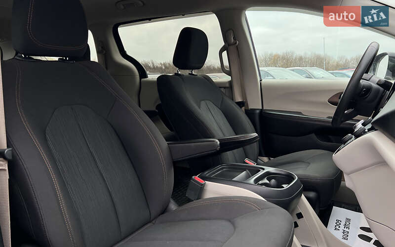 Минивэн Chrysler Pacifica 2017 в Львове