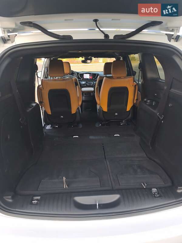 Минивэн Chrysler Pacifica 2023 в Киеве