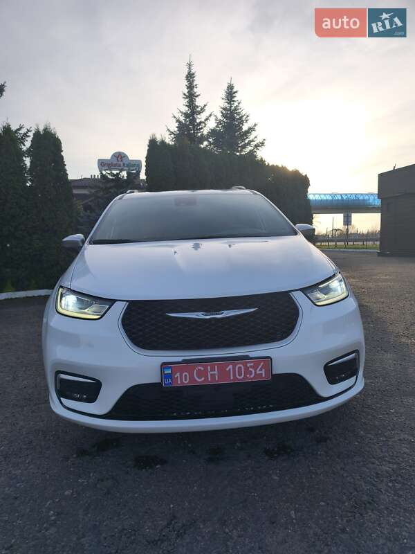 Минивэн Chrysler Pacifica 2023 в Киеве