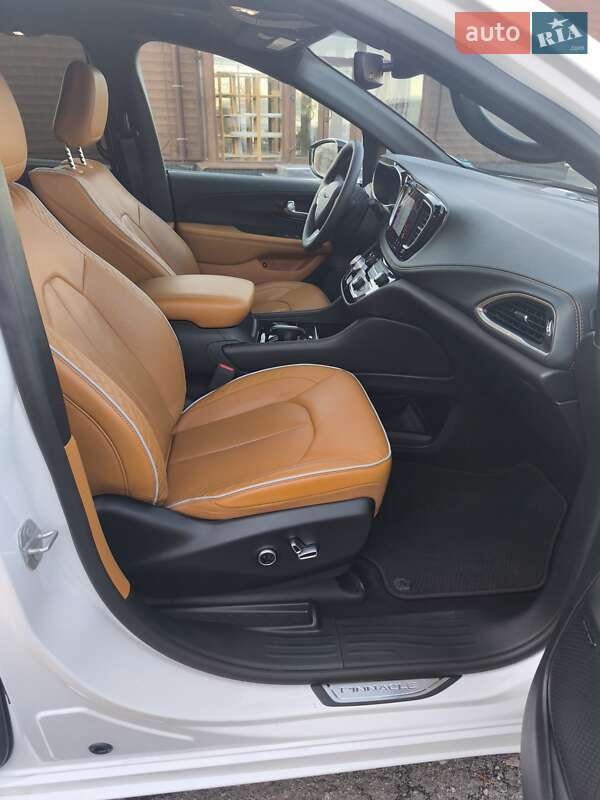 Минивэн Chrysler Pacifica 2023 в Киеве