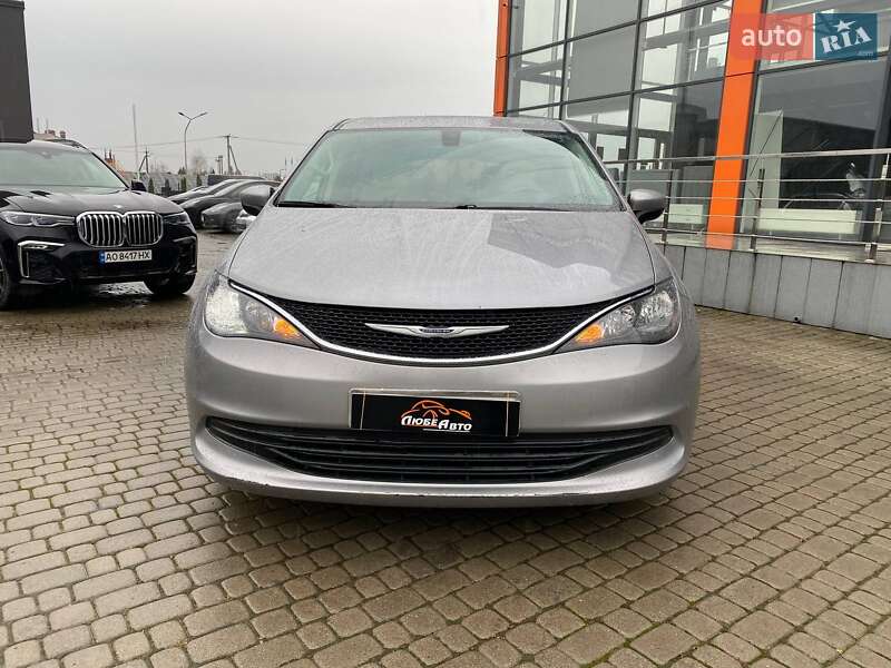 Мінівен Chrysler Pacifica 2016 в Львові