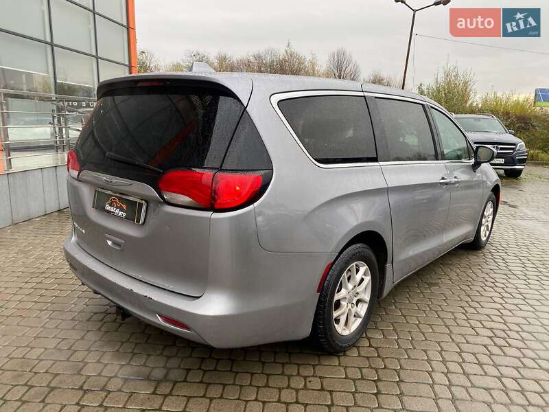 Мінівен Chrysler Pacifica 2016 в Львові