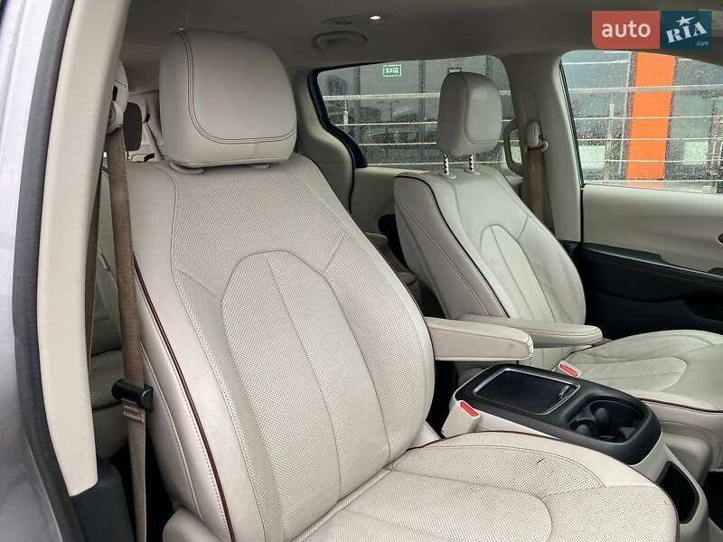 Мінівен Chrysler Pacifica 2016 в Львові