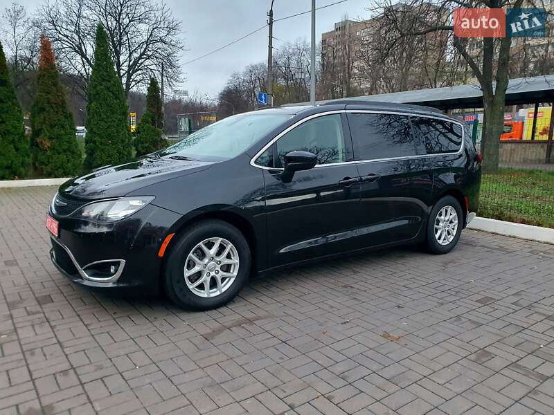 Мінівен Chrysler Pacifica 2020 в Києві