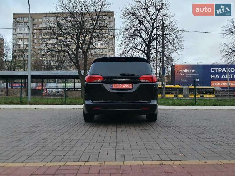 Мінівен Chrysler Pacifica 2020 в Києві