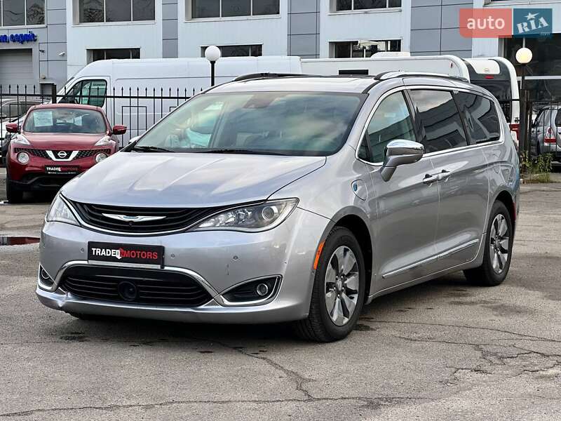 Минивэн Chrysler Pacifica 2017 в Киеве фото 5 Минивэн Chrysler Pacifica 2017 в Киеве