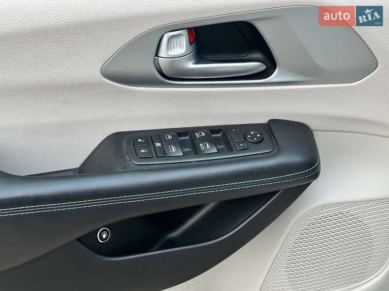 Минивэн Chrysler Pacifica 2017 в Киеве фото 20 Минивэн Chrysler Pacifica 2017 в Киеве