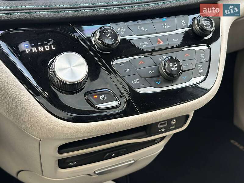 Минивэн Chrysler Pacifica 2017 в Киеве фото 25 Минивэн Chrysler Pacifica 2017 в Киеве