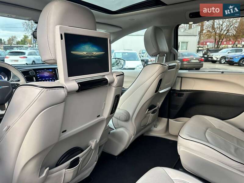 Минивэн Chrysler Pacifica 2017 в Киеве фото 47 Минивэн Chrysler Pacifica 2017 в Киеве