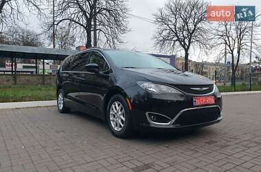 Минивэн Chrysler Pacifica 2020 в Киеве