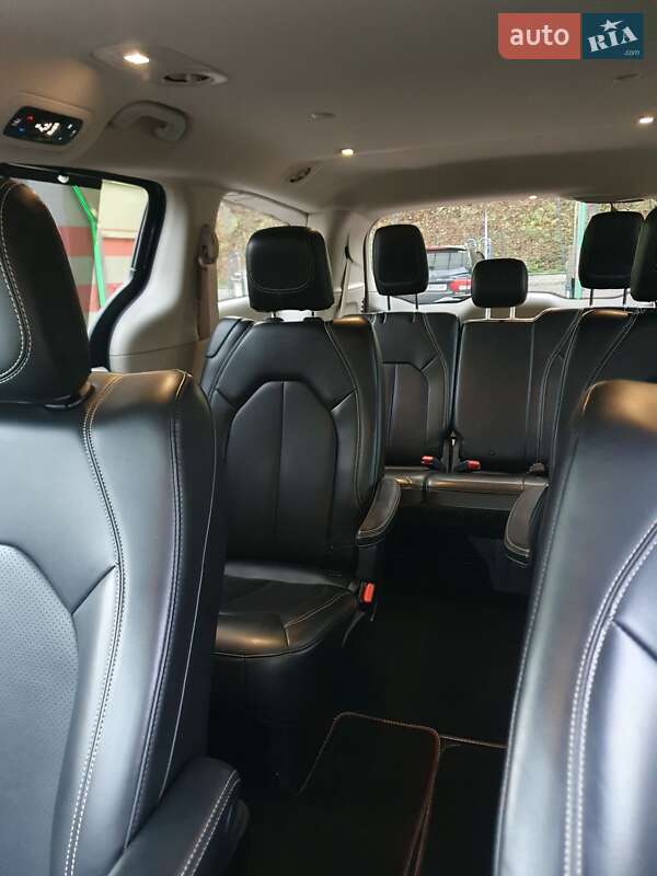 Мінівен Chrysler Pacifica 2020 в Києві