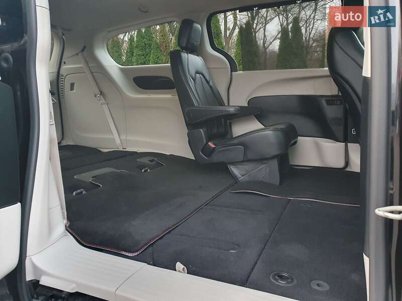 Мінівен Chrysler Pacifica 2020 в Києві