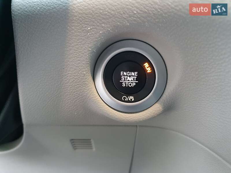 Мінівен Chrysler Pacifica 2020 в Києві