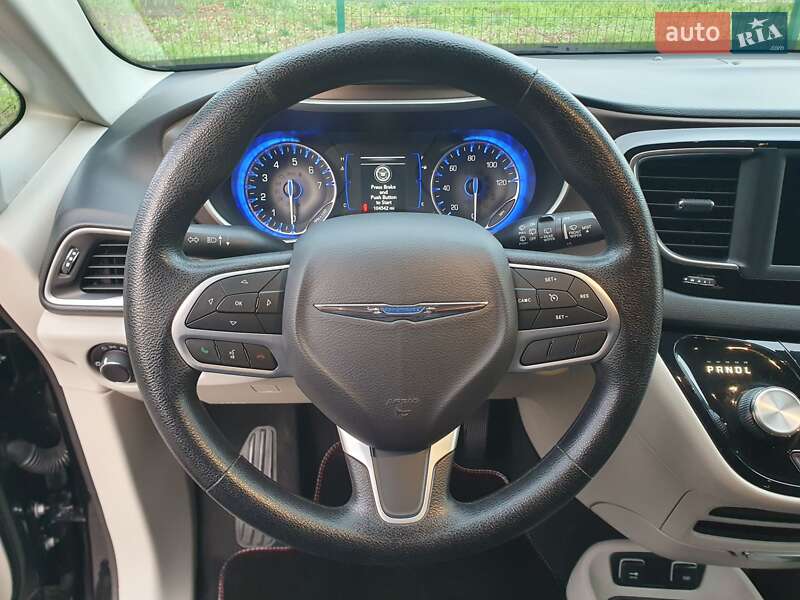 Мінівен Chrysler Pacifica 2020 в Києві
