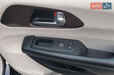 Минивэн Chrysler Pacifica 2020 в Киеве