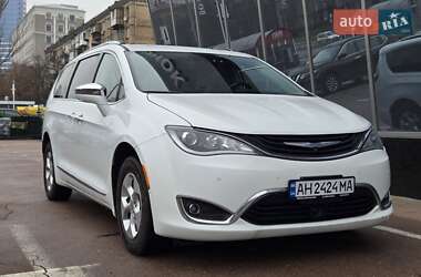 Минивэн Chrysler Pacifica 2017 в Киеве