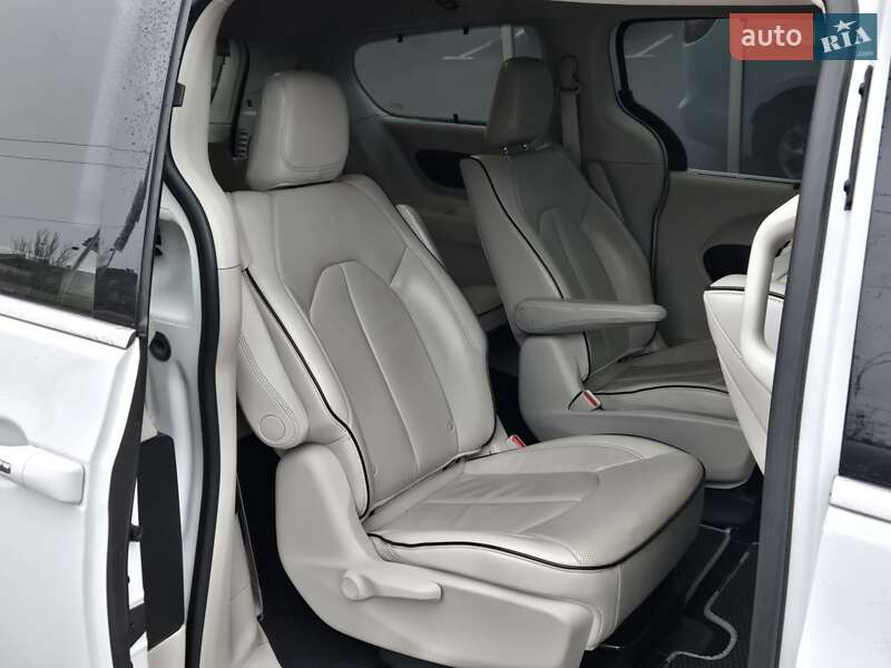 Минивэн Chrysler Pacifica 2017 в Киеве