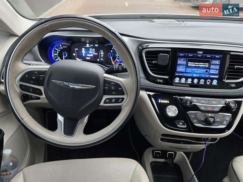 Минивэн Chrysler Pacifica 2017 в Киеве