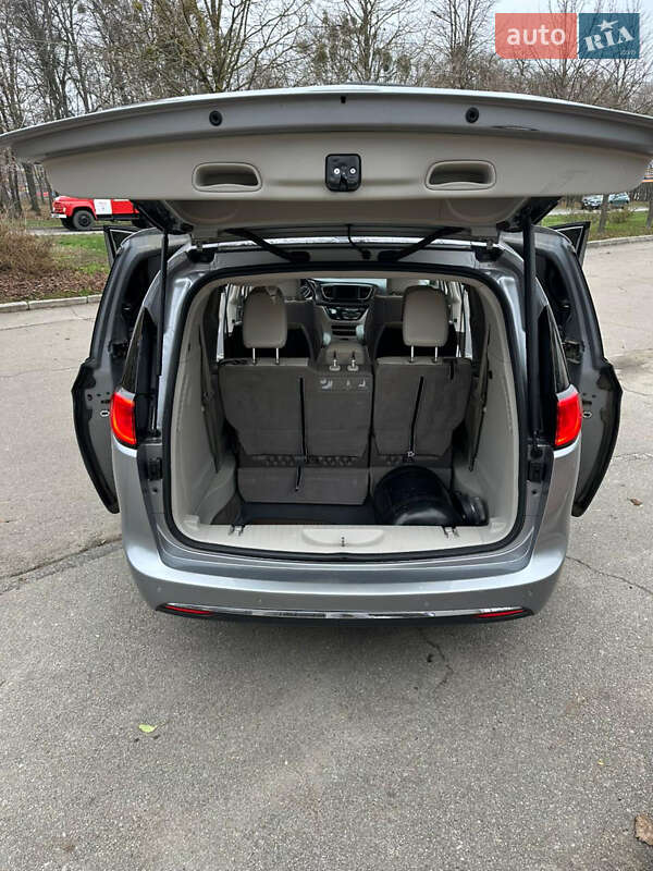 Мінівен Chrysler Pacifica 2017 в Умані