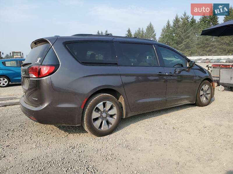 Минивэн Chrysler Pacifica 2018 в Львове