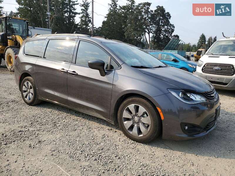 Минивэн Chrysler Pacifica 2018 в Львове