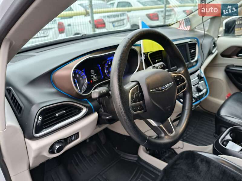 Мінівен Chrysler Pacifica 2020 в Івано-Франківську