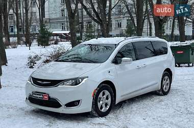 Минивэн Chrysler Pacifica 2017 в Киеве